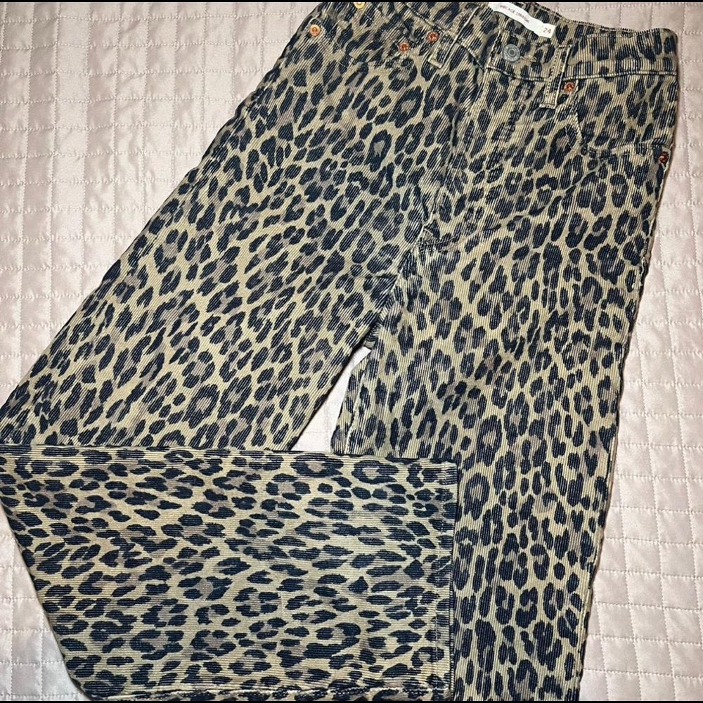 Rib cage Levi’s leopard print. Size 24